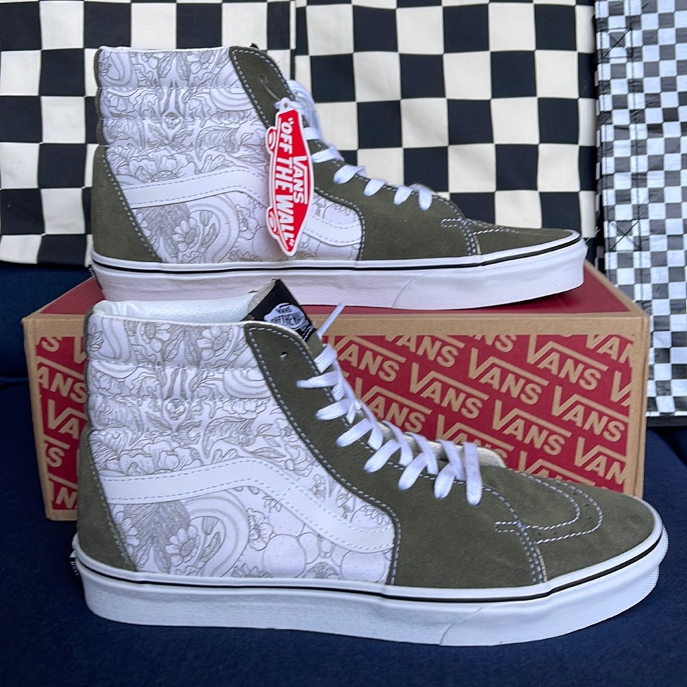 Vans Men’s Sk8-Hi Desert Skulls Grape Leaf/White sneakers